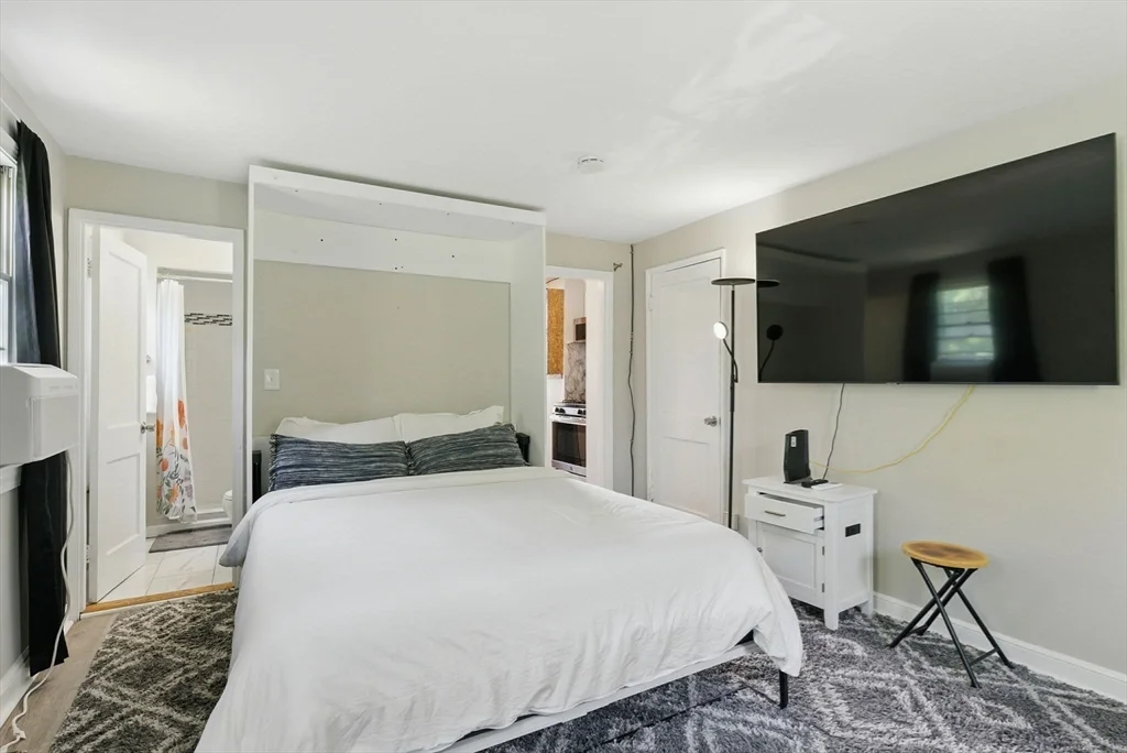 Studio bed, 1 bath apartment for rent at 42 Newman Rd Unit 3, Malden — photo 4 of 23