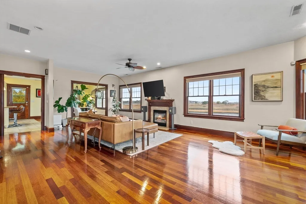 3 bed, 1 bath apartment for rent at 42 Orchard Unit 2, Beachmont — photo 2 of 26