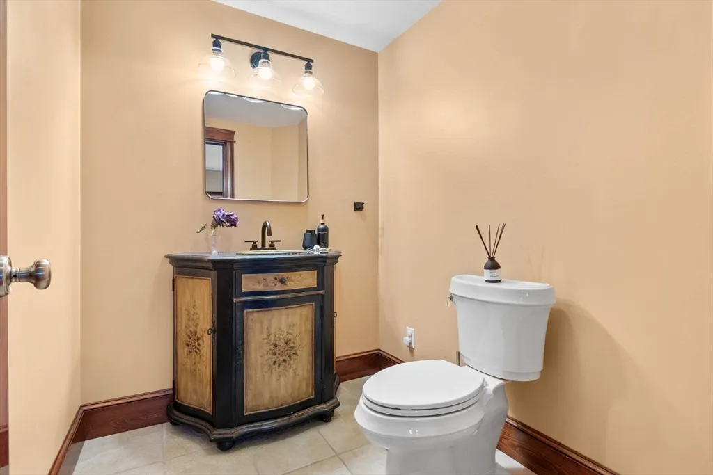 3 bed, 1 bath apartment for rent at 42 Orchard Unit 2, Beachmont — photo 5 of 26