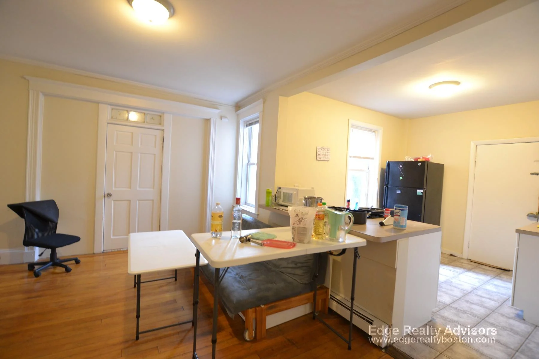4 bed, 2 bath apartment for rent at 42 Park Vale Ave Unit 3, Brighton — photo 2 of 20