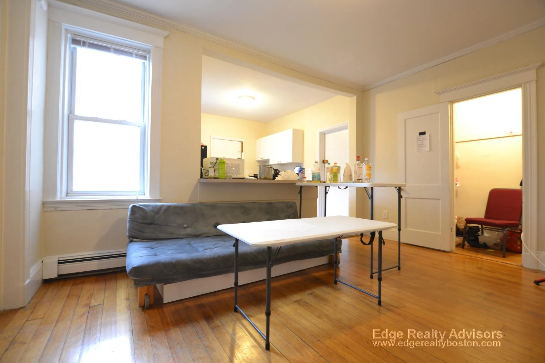4 bed, 2 bath apartment for rent at 42 Park Vale Ave Unit 3, Brighton — photo 3 of 20