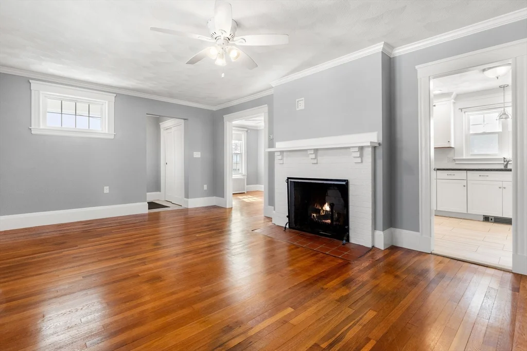 3 bed, 1 bath apartment for rent at 42 Phillips Rd, Nahant — photo 3 of 34