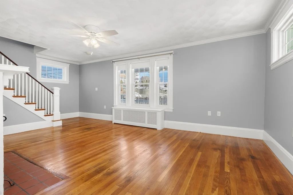 3 bed, 1 bath apartment for rent at 42 Phillips Rd, Nahant — photo 5 of 34