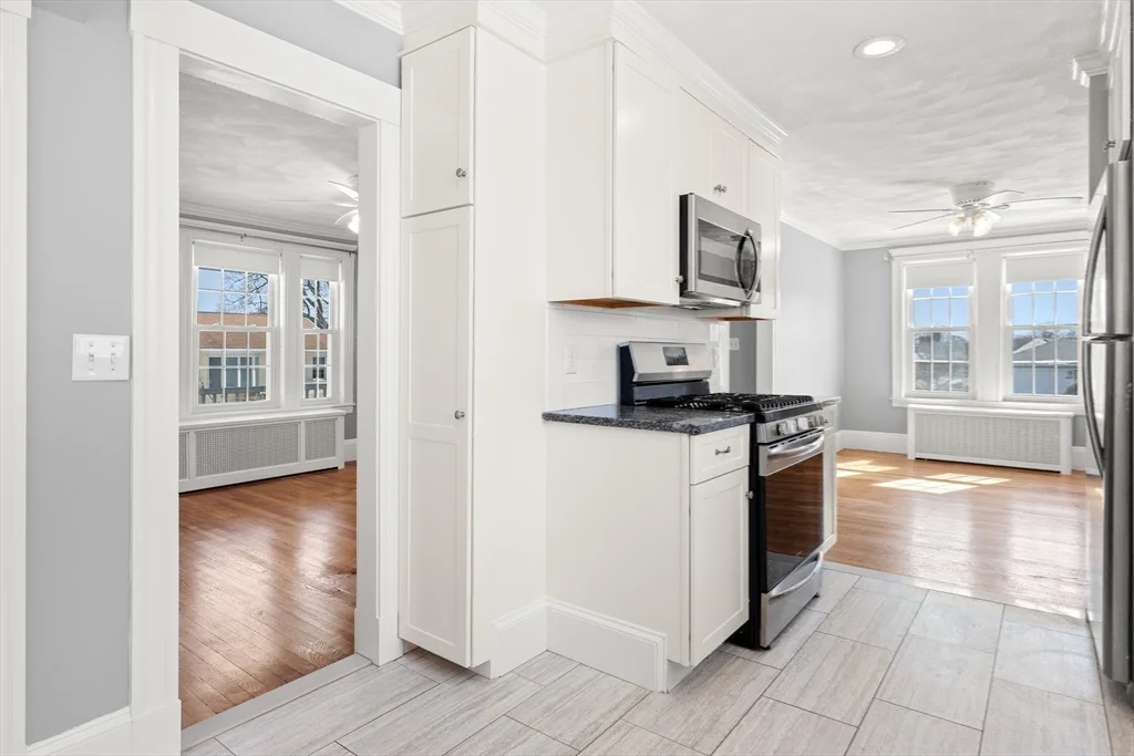 3 bed, 1 bath apartment for rent at 42 Phillips Rd, Nahant — photo 11 of 34