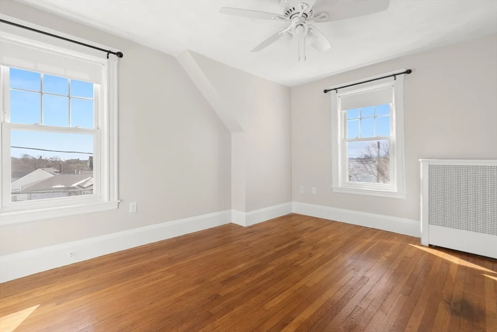 3 bed, 1 bath apartment for rent at 42 Phillips Rd, Nahant — photo 20 of 34