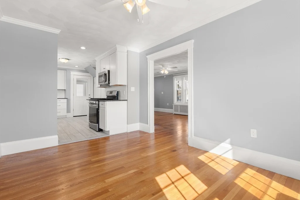 3 bed, 1 bath apartment for rent at 42 Phillips Rd, Nahant — photo 8 of 34