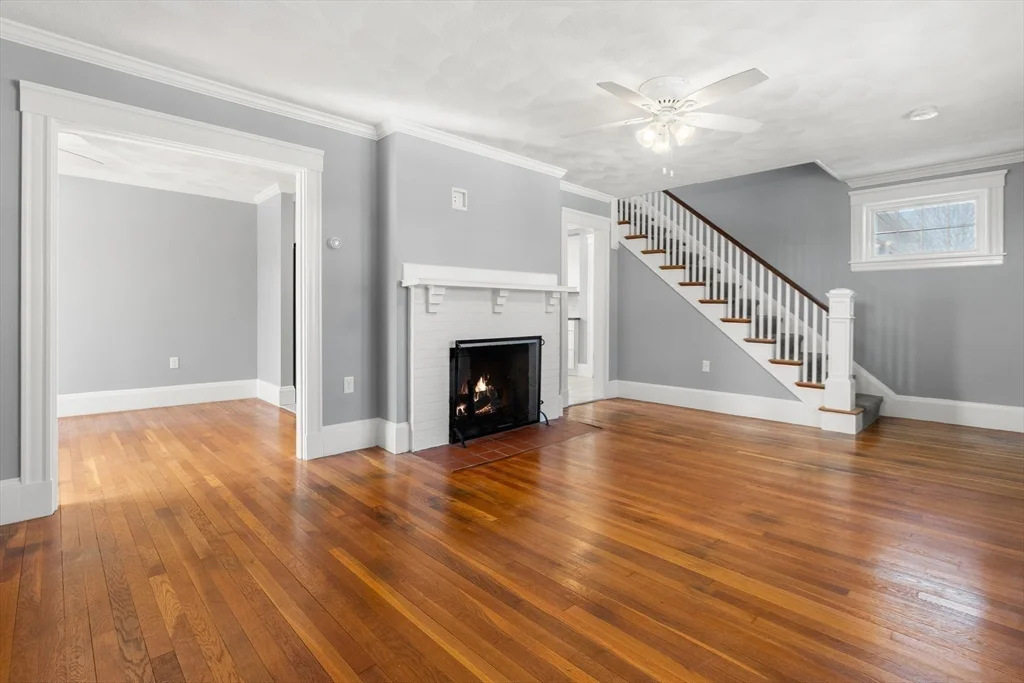 3 bed, 1 bath apartment for rent at 42 Phillips Rd, Nahant — photo 4 of 34