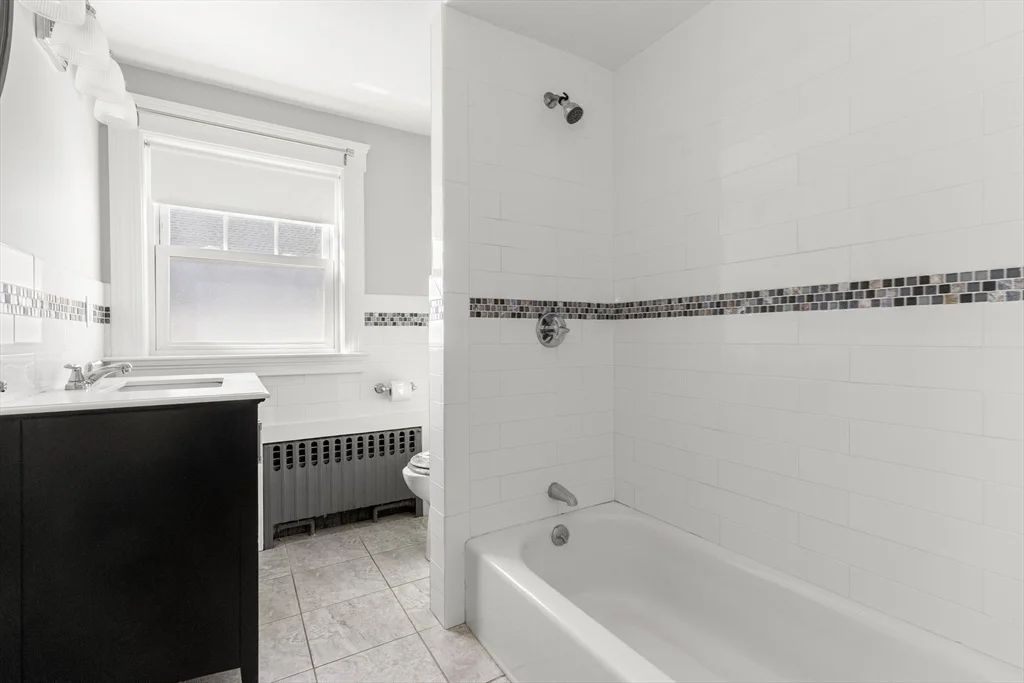 3 bed, 1 bath apartment for rent at 42 Phillips Rd, Nahant — photo 24 of 34