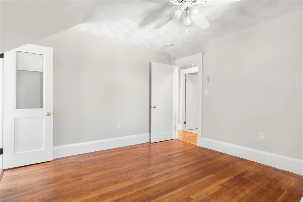 3 bed, 1 bath apartment for rent at 42 Phillips Rd, Nahant — photo 23 of 34