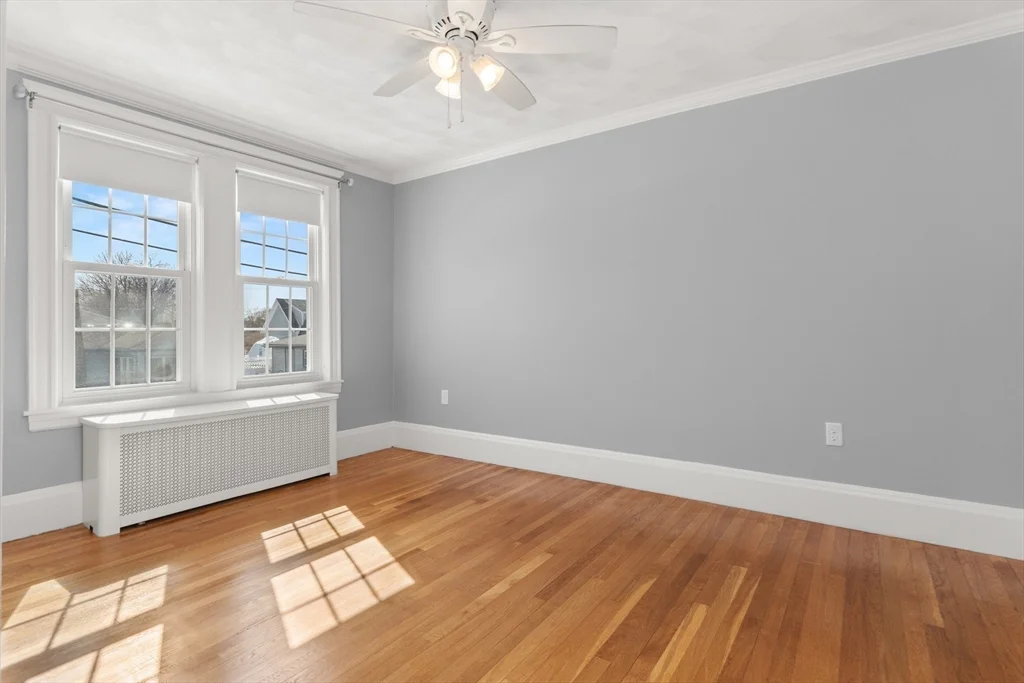 3 bed, 1 bath apartment for rent at 42 Phillips Rd, Nahant — photo 7 of 34