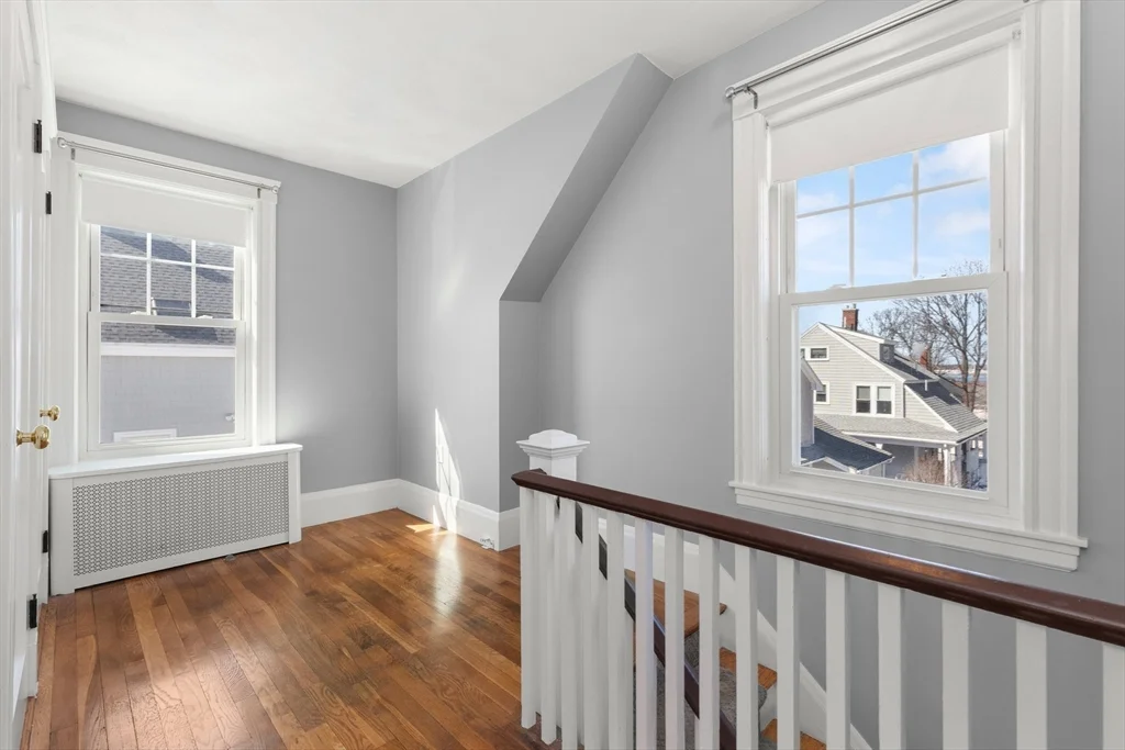 3 bed, 1 bath apartment for rent at 42 Phillips Rd, Nahant — photo 17 of 34
