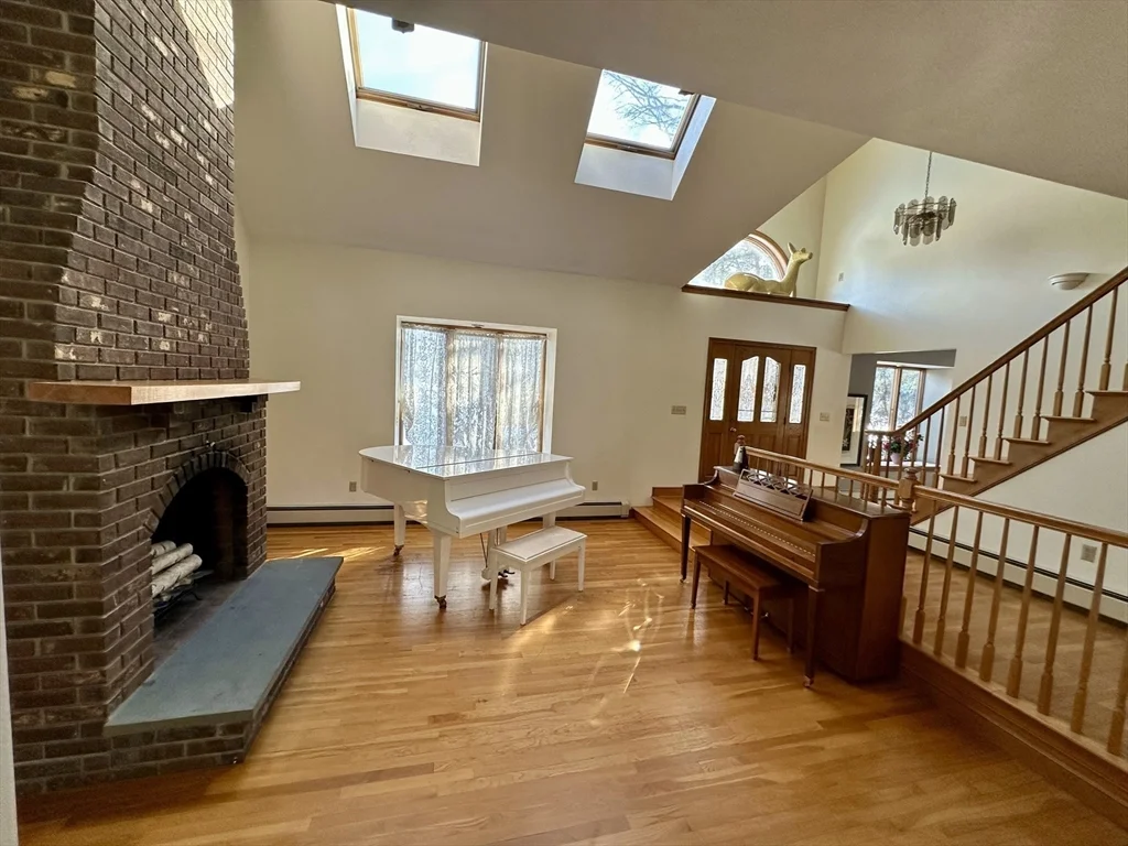 4 bed, 2 bath apartment for rent at 42 Pine Acres Rd, Foxboro — photo 7 of 40