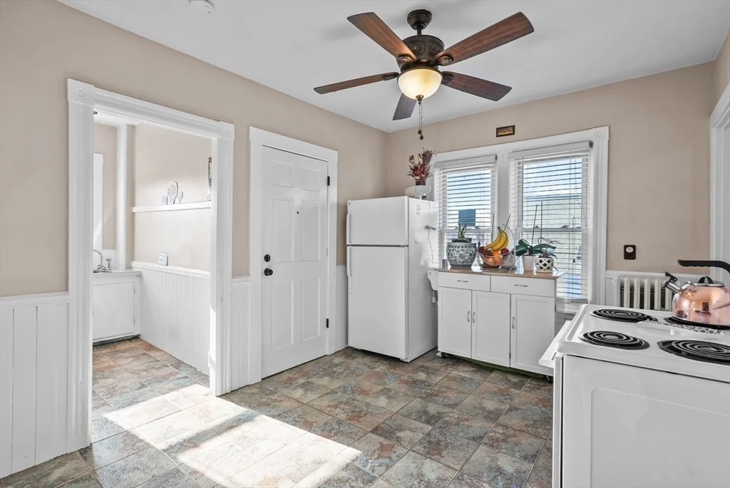 2 bed, 1 bath apartment for rent at 42 Pleasant Unit C, North Attleboro — photo 5 of 16