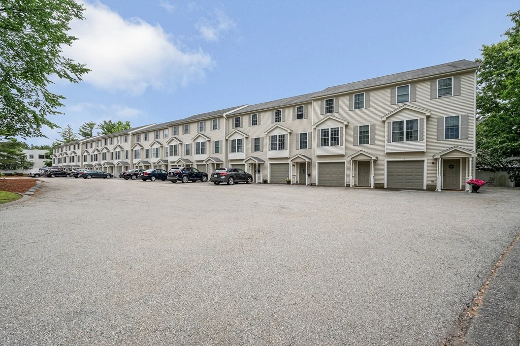 2 bed, 1 bath apartment for rent at 42 Rogers St Unit 42, Tewksbury