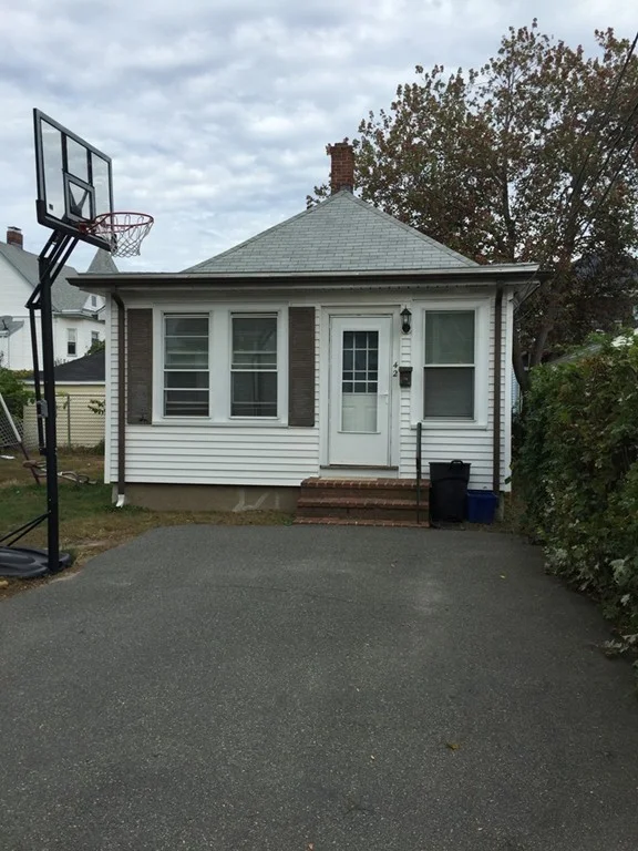 1 bed, 1 bath apartment for rent at 42 Royal St Unit 42, Quincy — photo 1 of 8