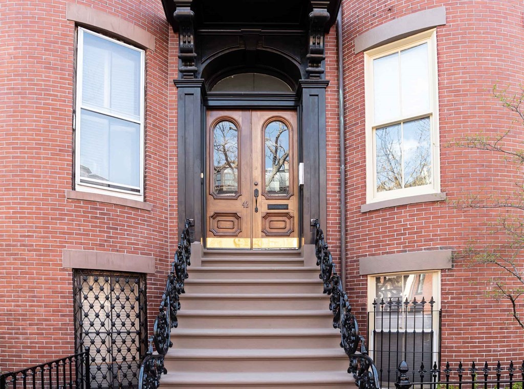 1 bed, 1 bath apartment for rent at 42 Rutland Sq Unit 2, South End