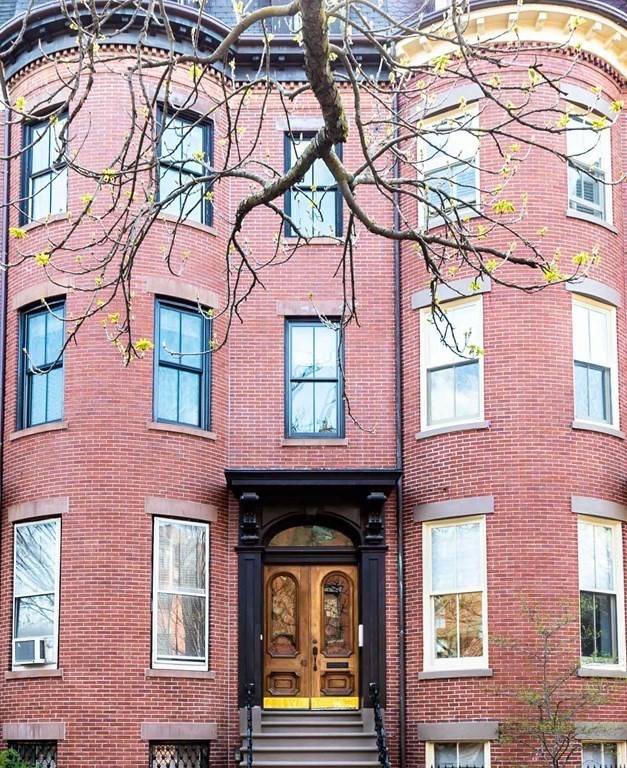 1 bed, 1 bath apartment for rent at 42 Rutland Sq Unit 2, South End — photo 2 of 9