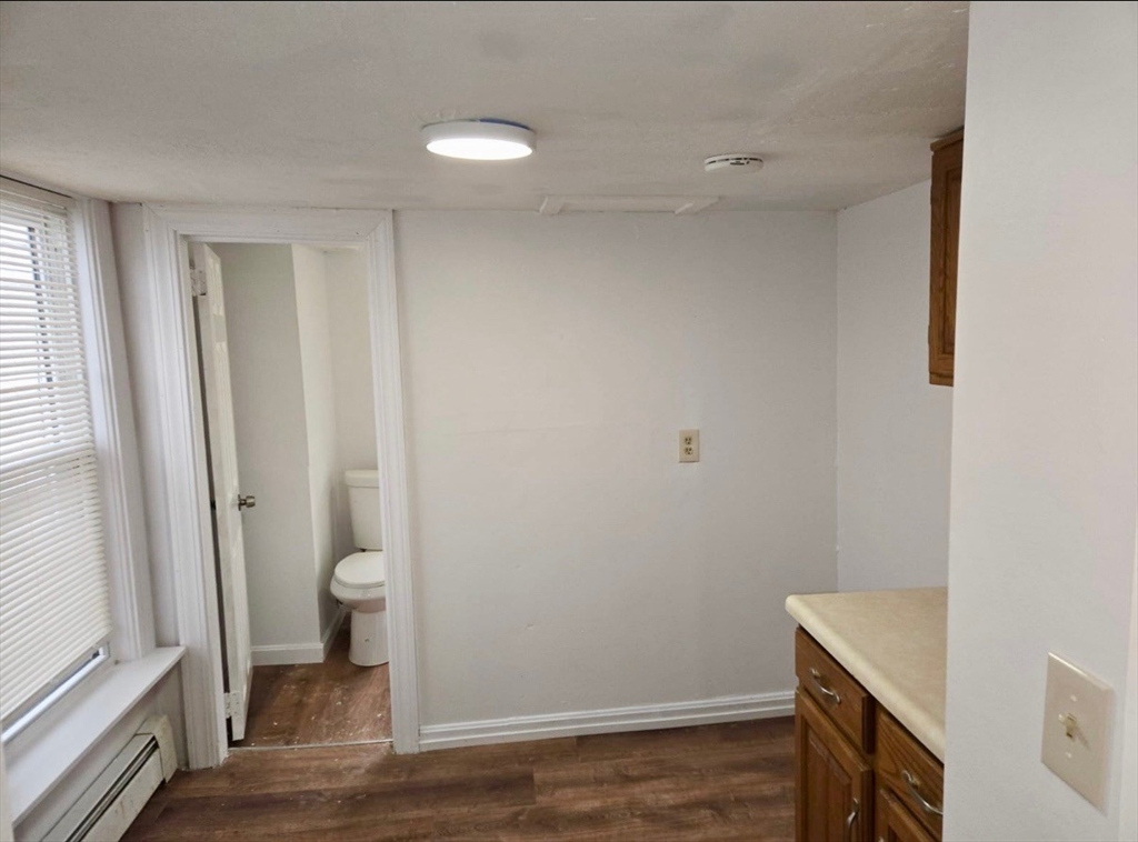 3 bed, 1 bath apartment for rent at 42 Salem St Unit 2, Fitchburg — photo 9 of 10