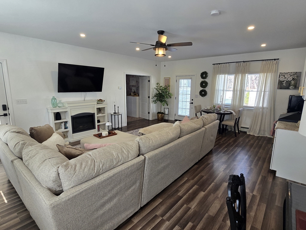 1 bed, 1 bath apartment for rent at 42 Salem St Unit 2, Wilmington — photo 3 of 9
