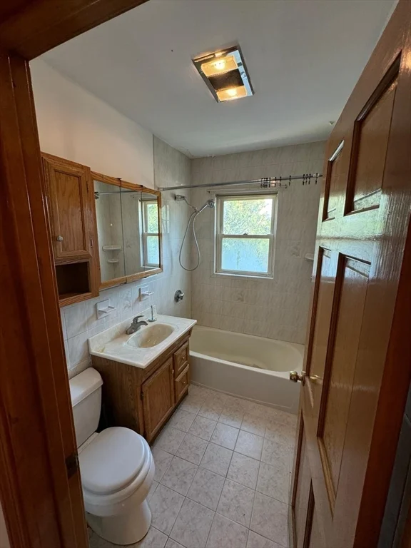 4 bed, 2 bath apartment for rent at 42 School Ln Unit 2, Watertown — photo 8 of 21