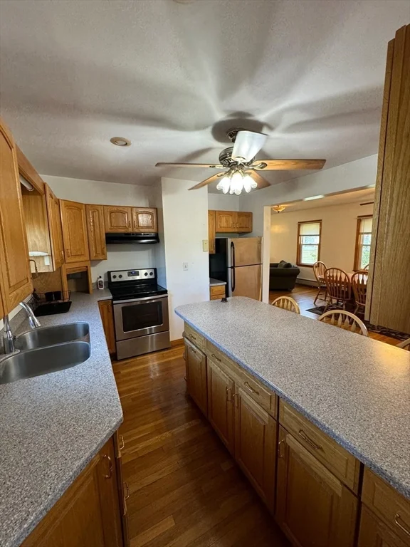 4 bed, 2 bath apartment for rent at 42 School Ln Unit 2, Watertown — photo 2 of 21
