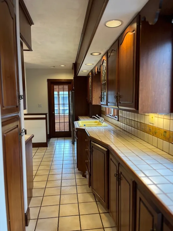 3 bed, 1 bath apartment for rent at 42 School St Unit 2, Arlington — photo 4 of 29