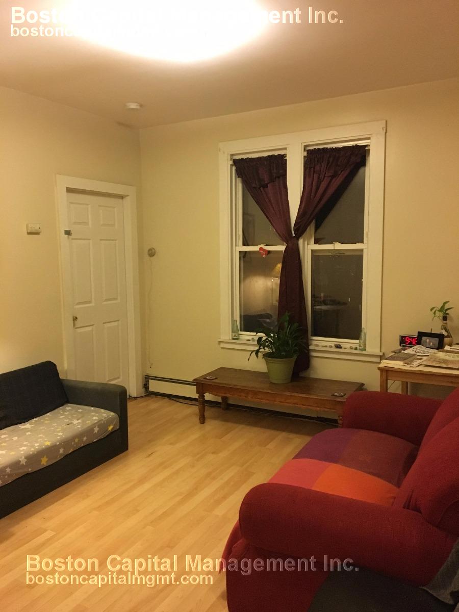 2.5 bed, 1 bath apartment for rent at 42 Sewall St Unit 2, Somerville — photo 2 of 11