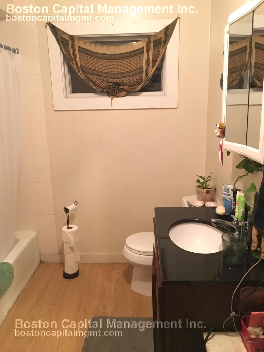 2.5 bed, 1 bath apartment for rent at 42 Sewall St Unit 2, Somerville — photo 5 of 11