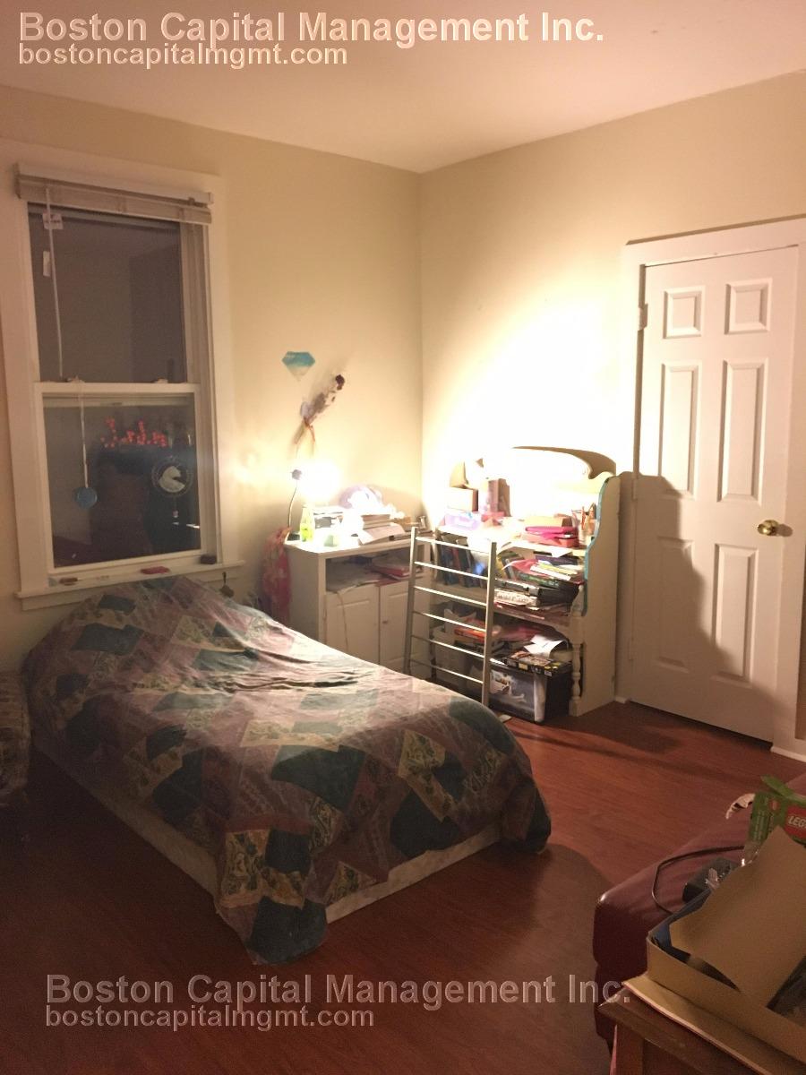 2.5 bed, 1 bath apartment for rent at 42 Sewall St Unit 2, Somerville — photo 6 of 11