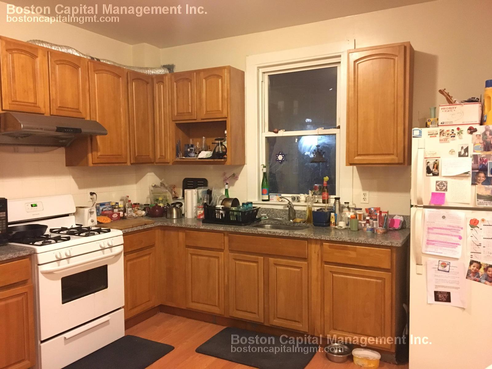 2.5 bed, 1 bath apartment for rent at 42 Sewall St Unit 2, Somerville — photo 3 of 11