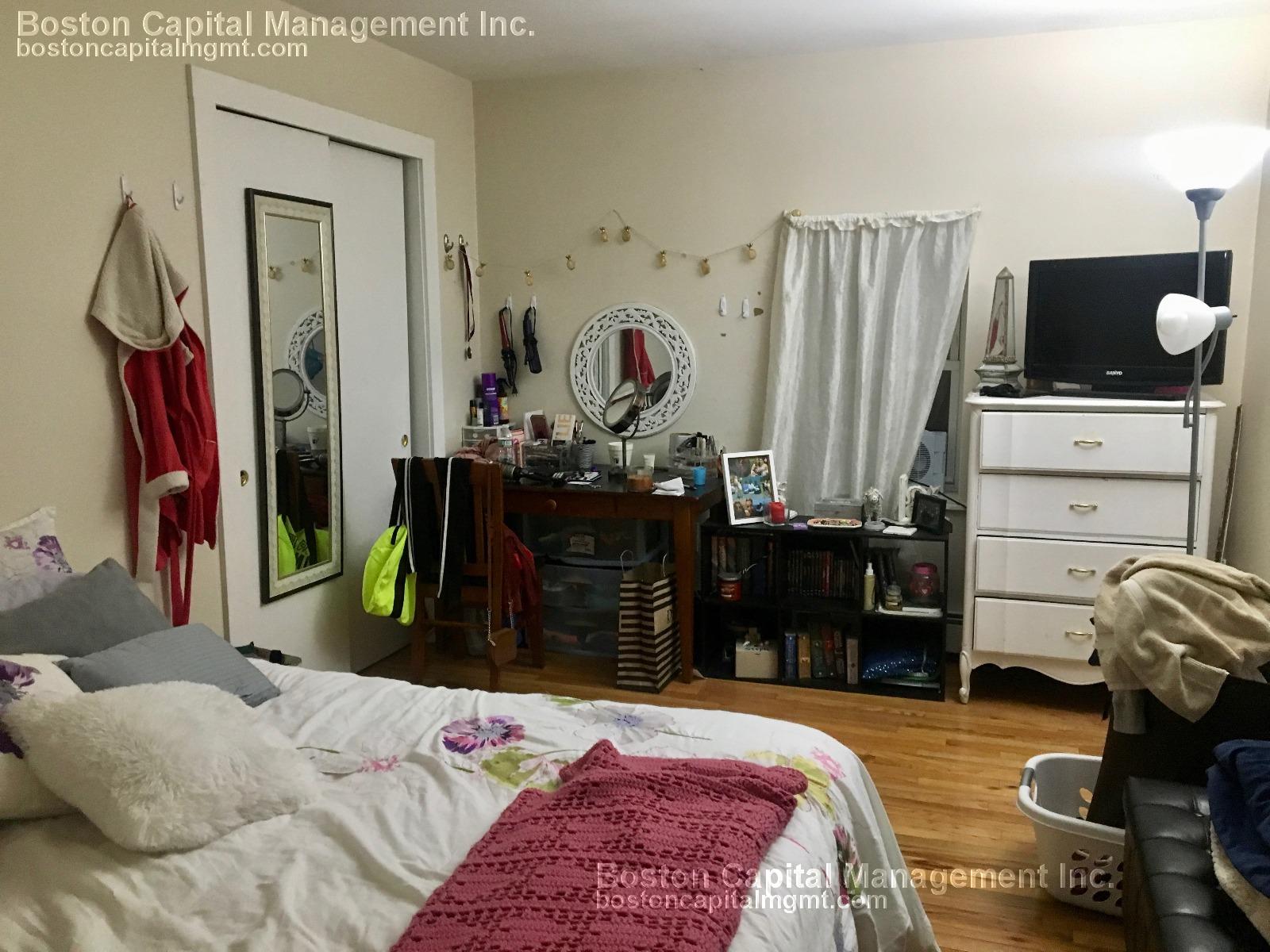 3 bed, 1 bath apartment for rent at 42 Sewall St Unit 3, Winter Hill — photo 6 of 8