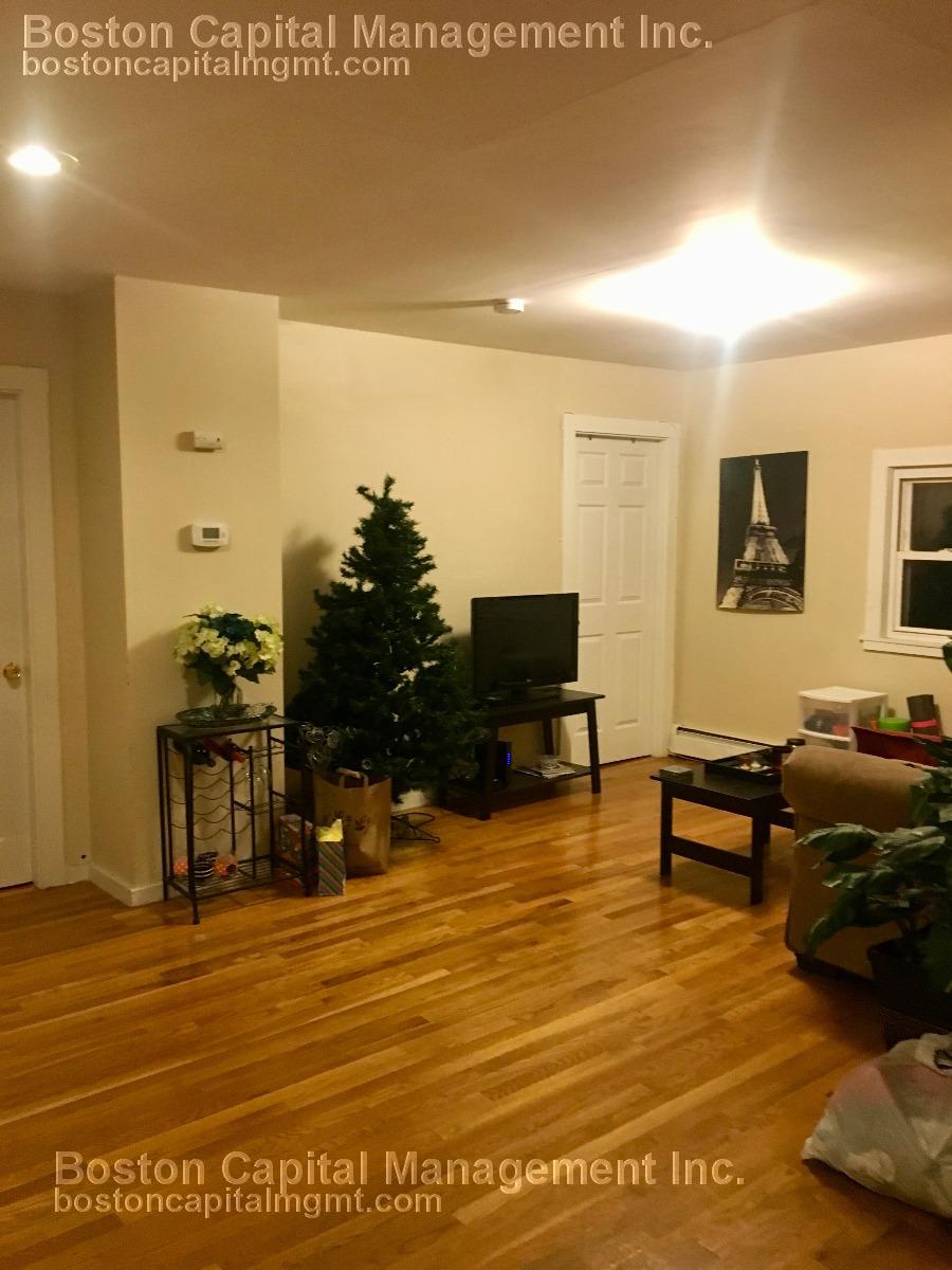 3 bed, 1 bath apartment for rent at 42 Sewall St Unit 3, Winter Hill — photo 2 of 8