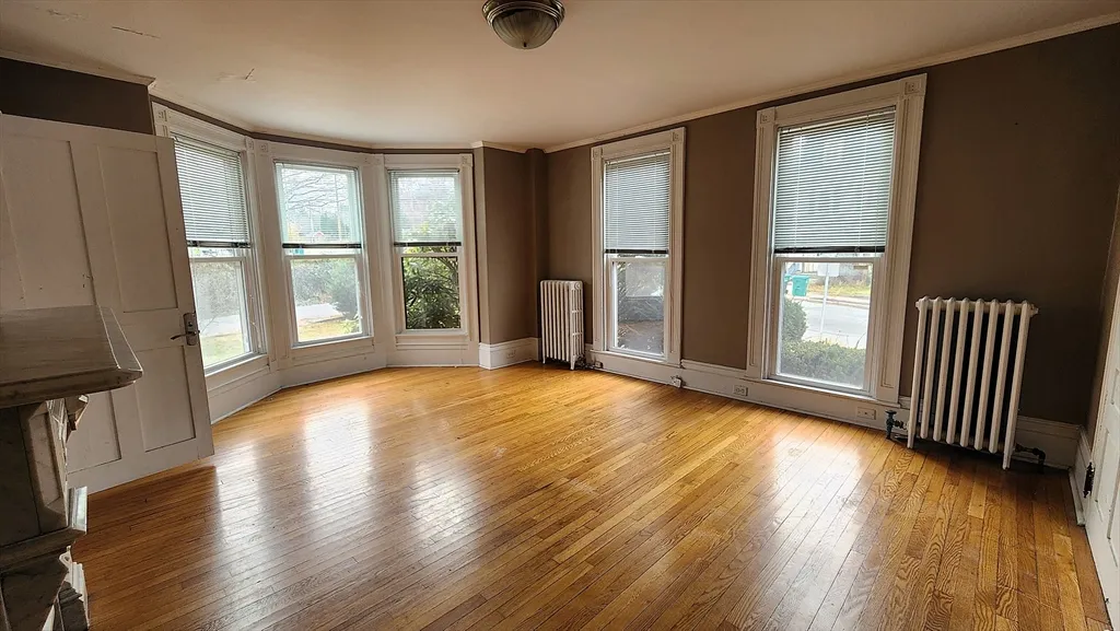 3 bed, 1 bath apartment for rent at 42 South Main St Unit Right, Uxbridge — photo 4 of 24