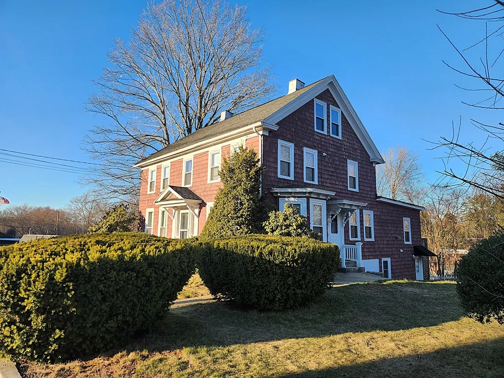 3 bed, 1 bath apartment for rent at 42 South Main St Unit Right, Uxbridge — photo 1 of 24