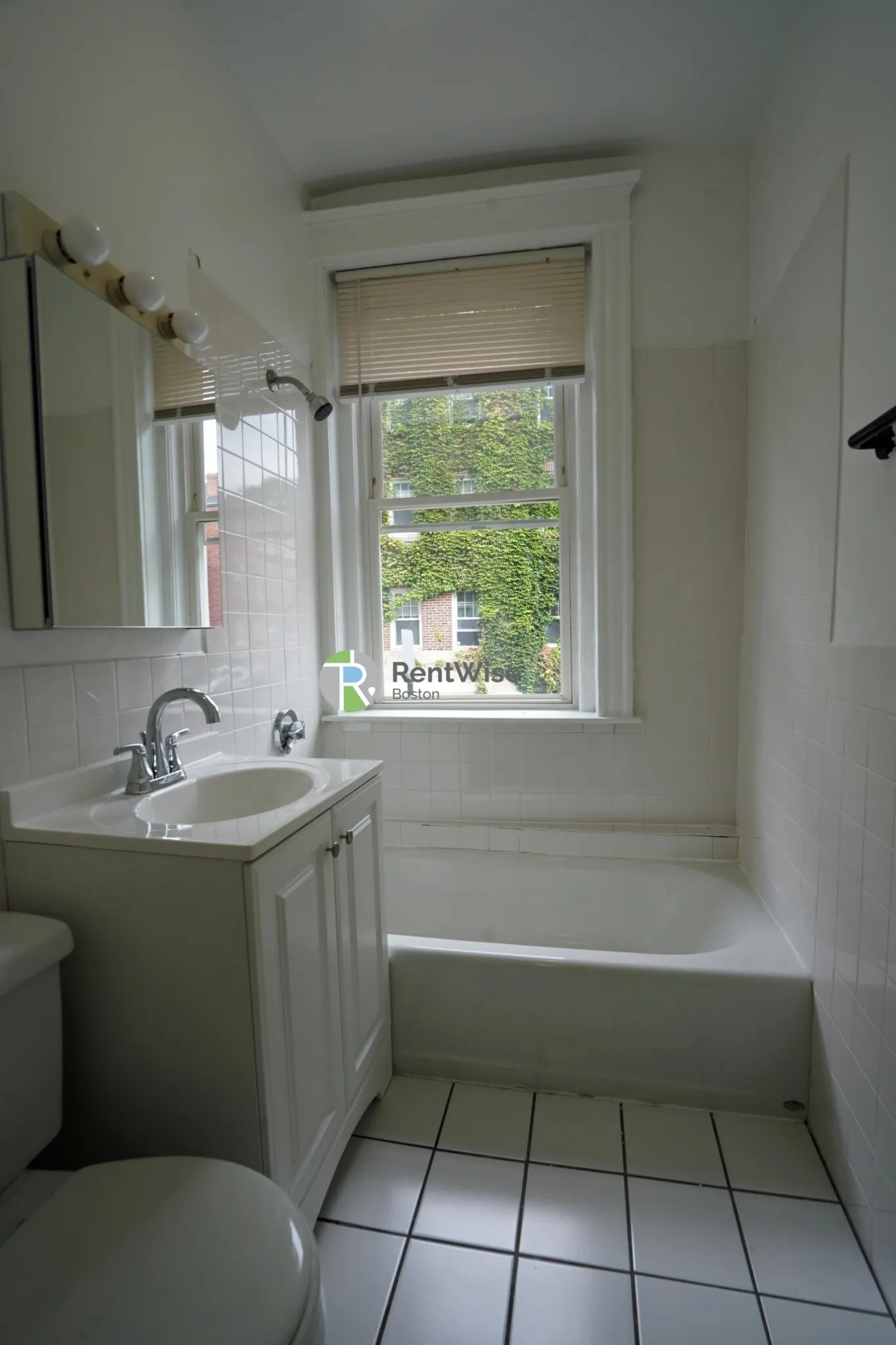 1 bed, 1 bath apartment for rent at 42 Strathmore Rd Unit 2, Brighton — photo 5 of 17