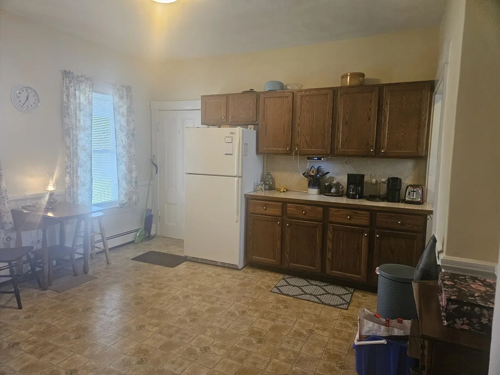 2 bed, 1 bath apartment for rent at 42 Sumner St Unit 1, Marlborough — photo 8 of 17