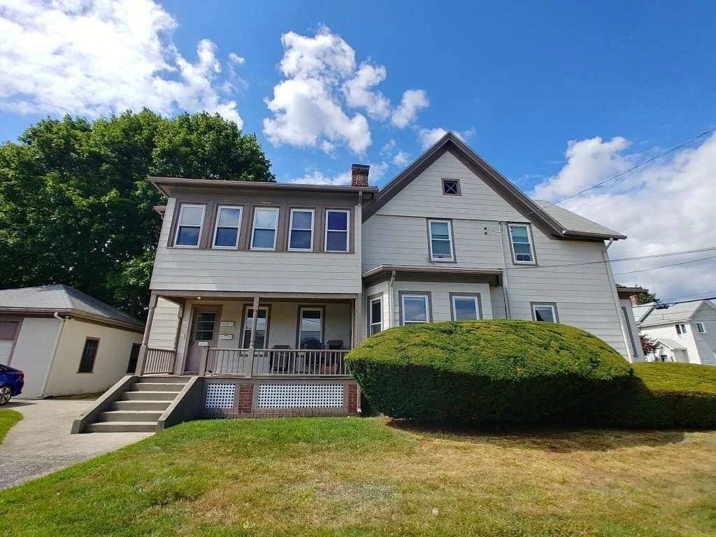 2 bed, 1 bath apartment for rent at 42 Sumner St Unit 1, Marlborough