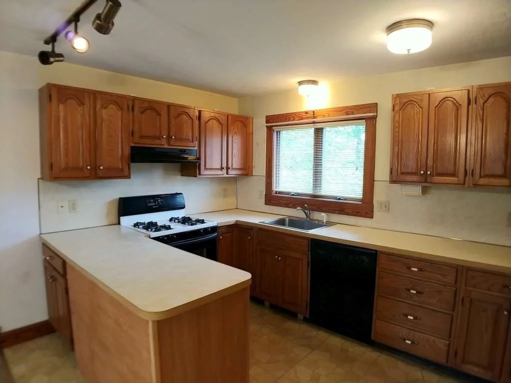 2 bed, 1 bath apartment for rent at 42 Sumner St Unit 2, Marlborough — photo 2 of 22