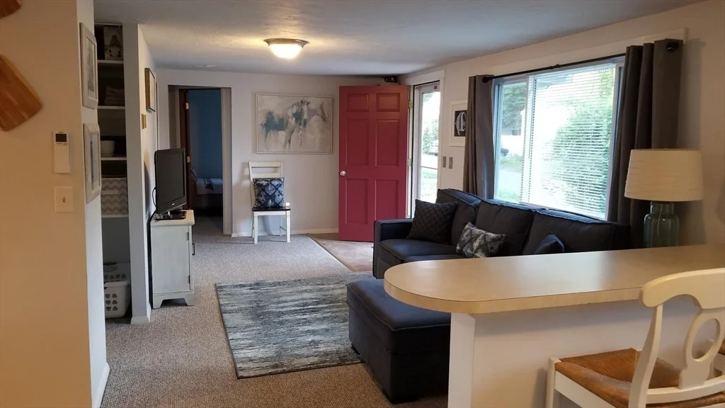 3 bed, 1 bath apartment for rent at 42 Union Park St, Hanson — photo 3 of 14