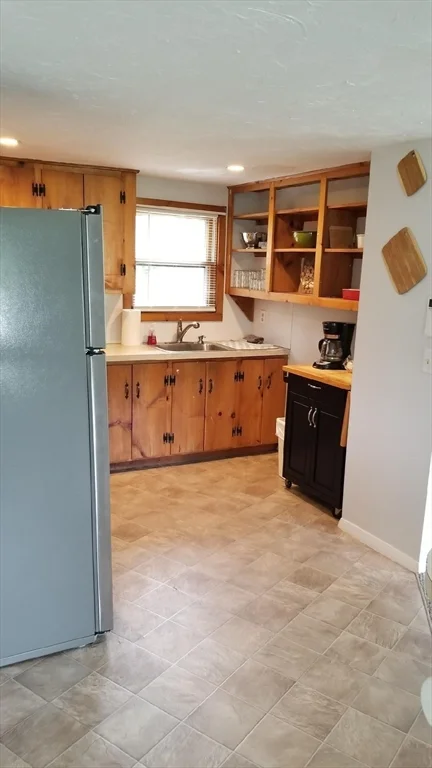 3 bed, 1 bath apartment for rent at 42 Union Park St, Hanson — photo 7 of 14