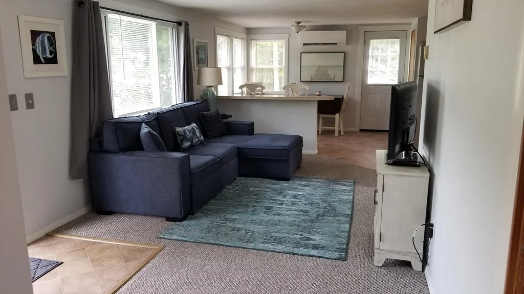 3 bed, 1 bath apartment for rent at 42 Union Park St, Hanson — photo 5 of 14