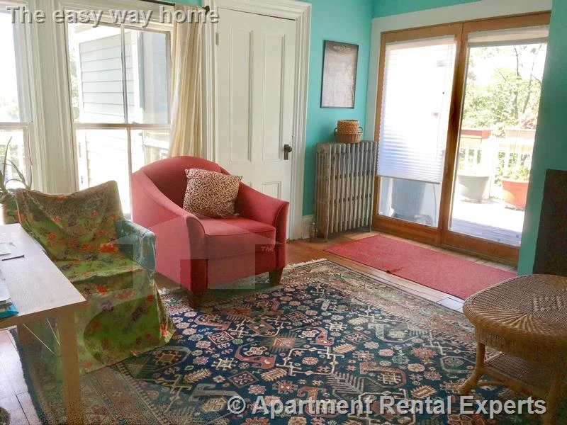 2 bed, 1 bath apartment for rent at 42 Walnut St, Union Square — photo 4 of 8