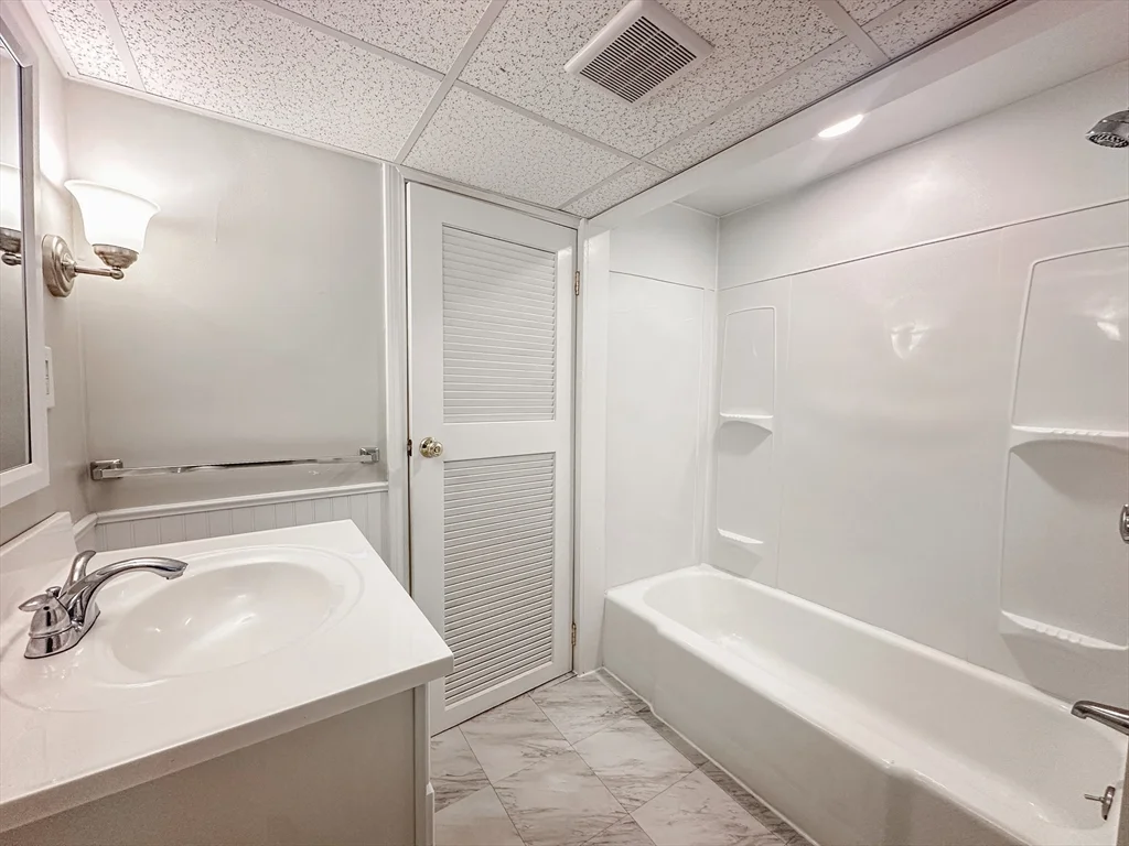 1 bed, 1 bath apartment for rent at 42 Wellesley Park Unit B, Dorchester — photo 6 of 16