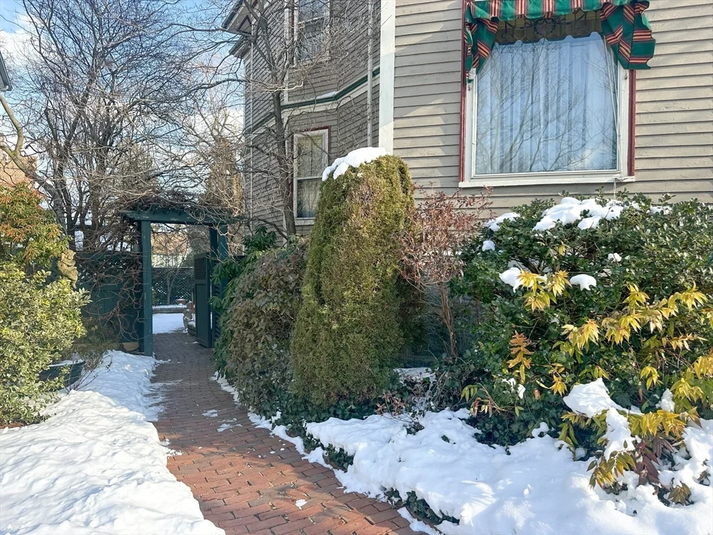 1 bed, 1 bath apartment for rent at 42 Wellesley Park Unit B, Dorchester — photo 14 of 16