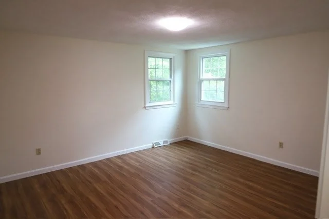 4 bed, 1 bath apartment for rent at 42 Wheatland St, Burlington — photo 15 of 26