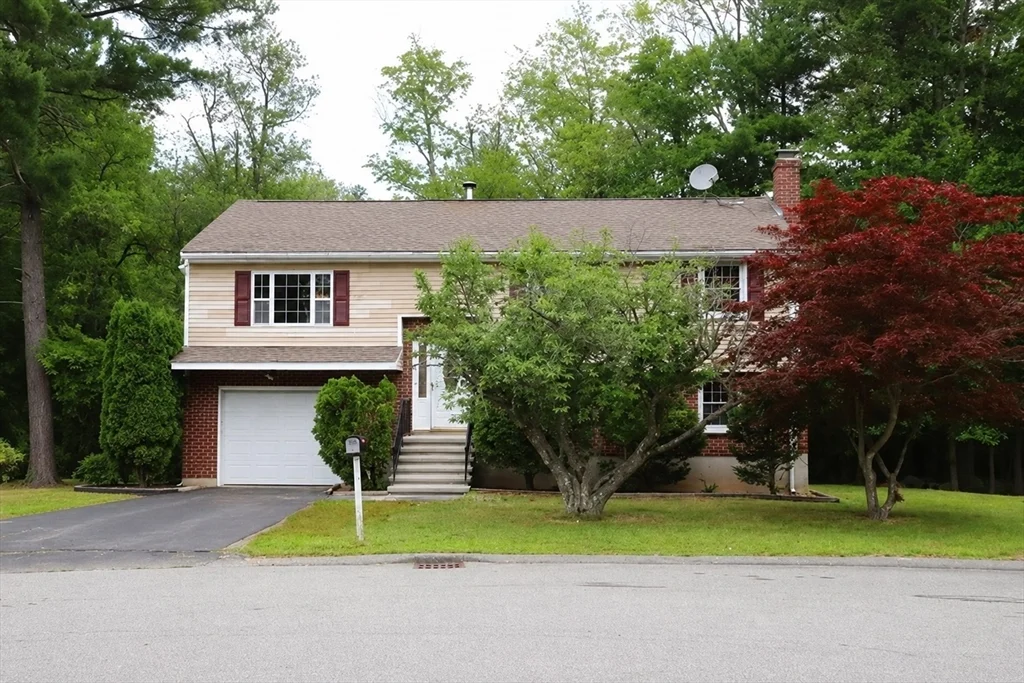 4 bed, 1 bath apartment for rent at 42 Wheatland St, Burlington — photo 3 of 26