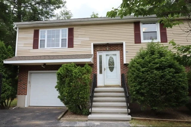4 bed, 1 bath apartment for rent at 42 Wheatland St, Burlington — photo 2 of 26