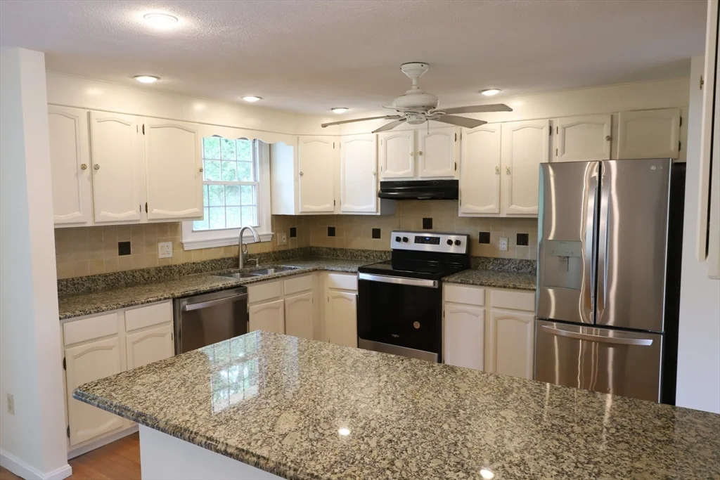4 bed, 1 bath apartment for rent at 42 Wheatland St, Burlington — photo 11 of 26