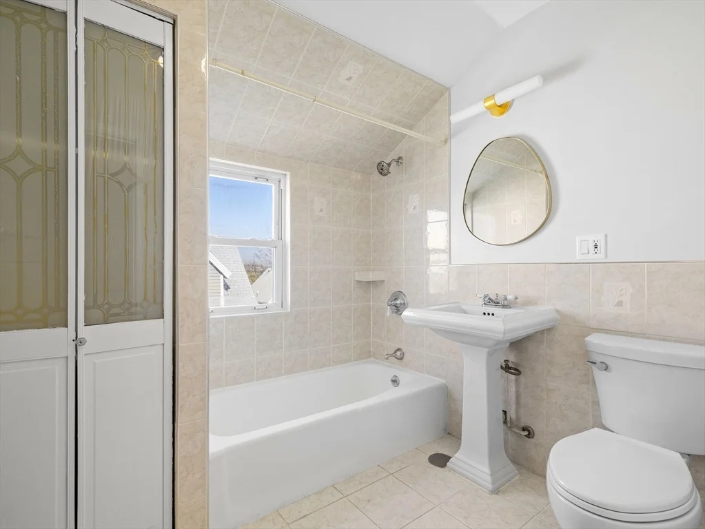 5 bed, 1 bath apartment for rent at 42 William St Unit 1, Medford — photo 12 of 20