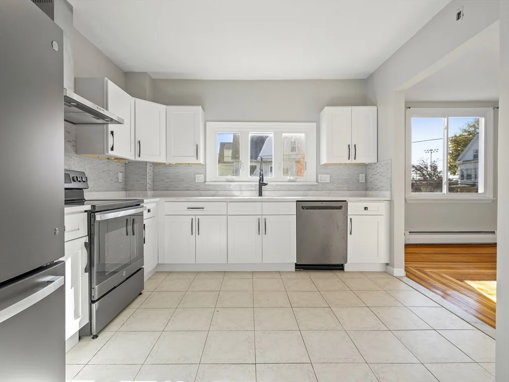 5 bed, 1 bath apartment for rent at 42 William St Unit 1, Medford — photo 2 of 20